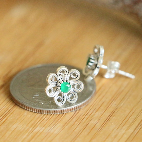 Sterling Silver Green jade stone Floral earrings - Picture 8 of 8